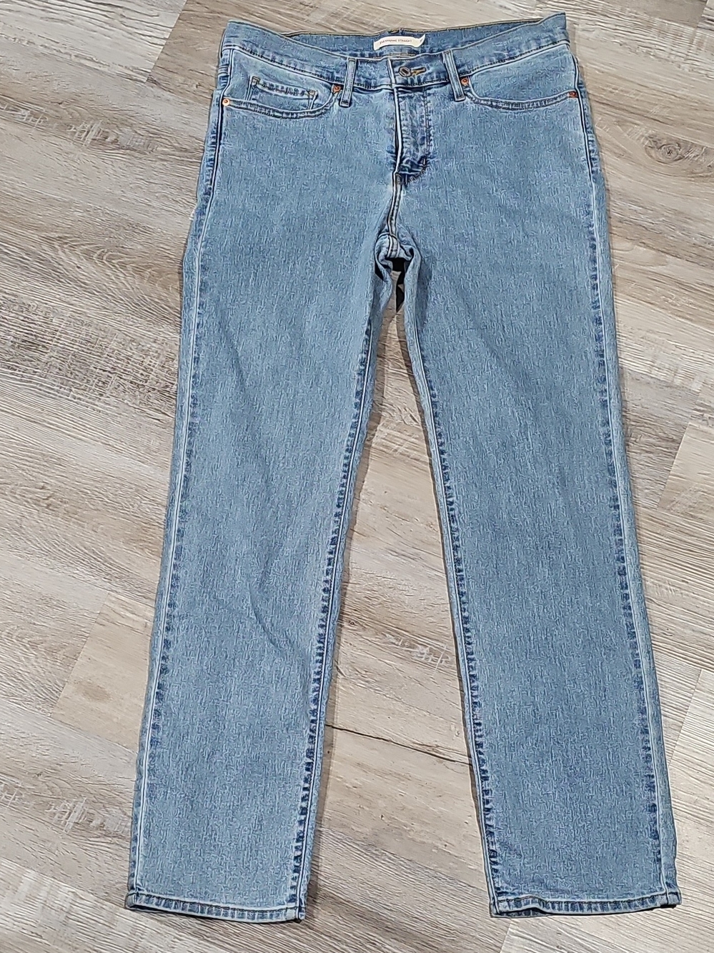 Levi's 314 Women’s Straight Leg Jeans in Light Blue 31 X 32